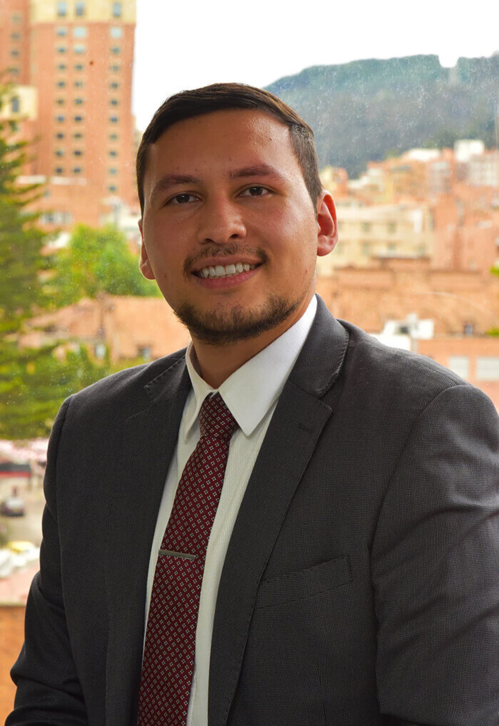 Santiago Andrés Murillo Gómez, Especialista en Derecho Comercial y Societario